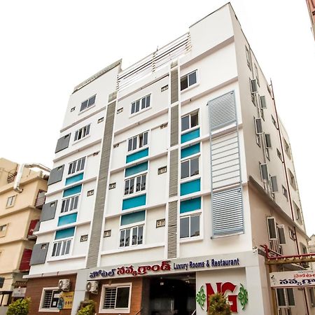 Hotel Capital O Sri Navya Grand Near Nexus Hyderabad Exterior foto