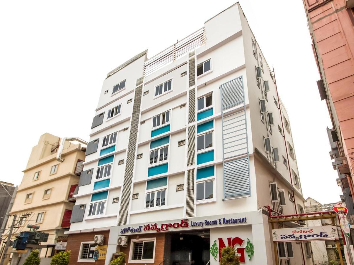Hotel Capital O Sri Navya Grand Near Nexus Hyderabad Exterior foto
