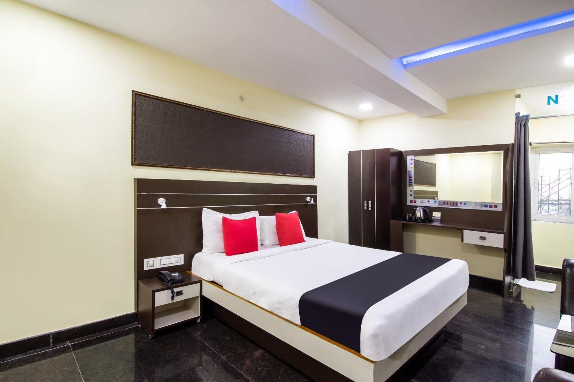 Hotel Capital O Sri Navya Grand Near Nexus Hyderabad Exterior foto