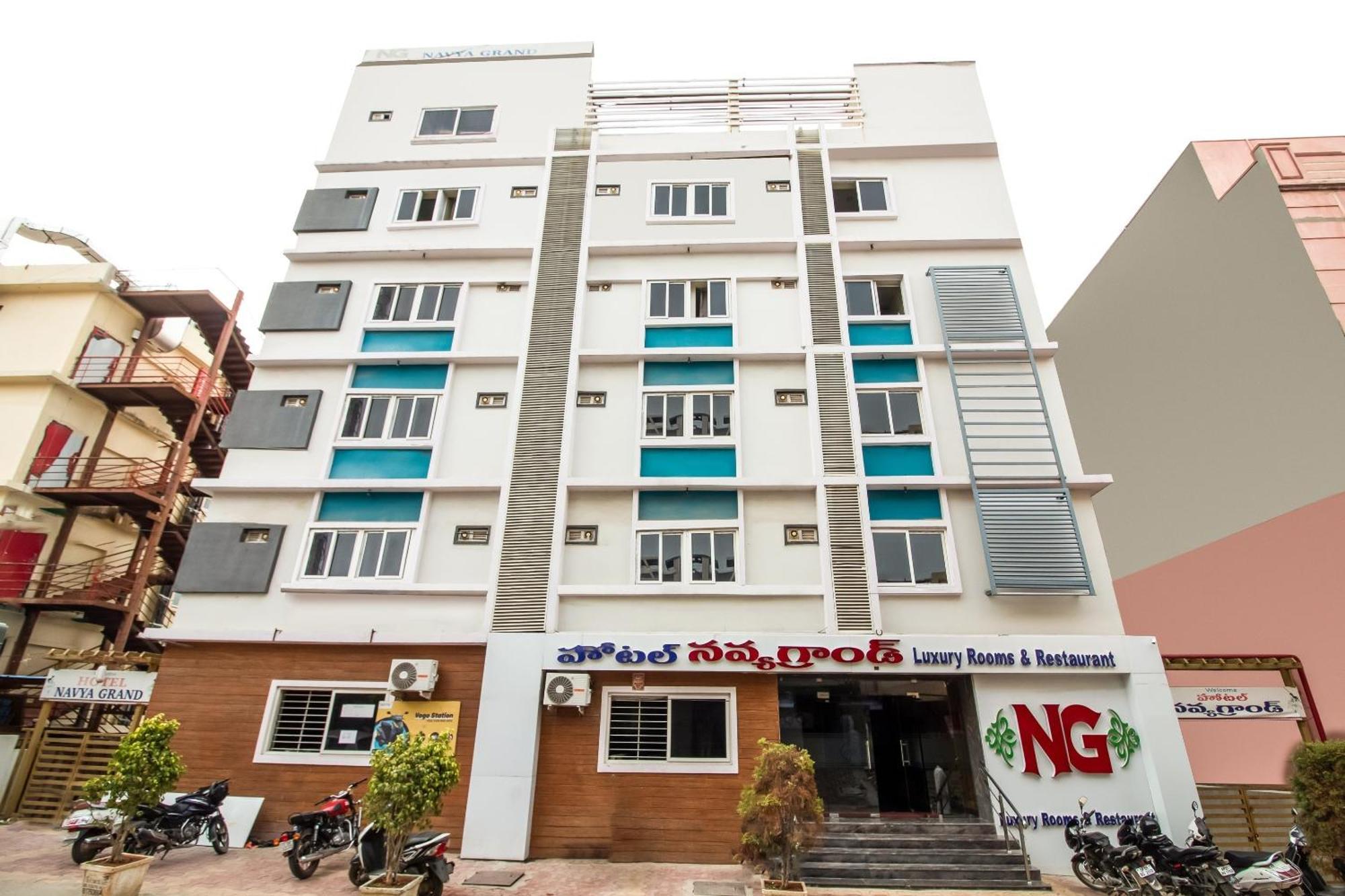 Hotel Capital O Sri Navya Grand Near Nexus Hyderabad Exterior foto