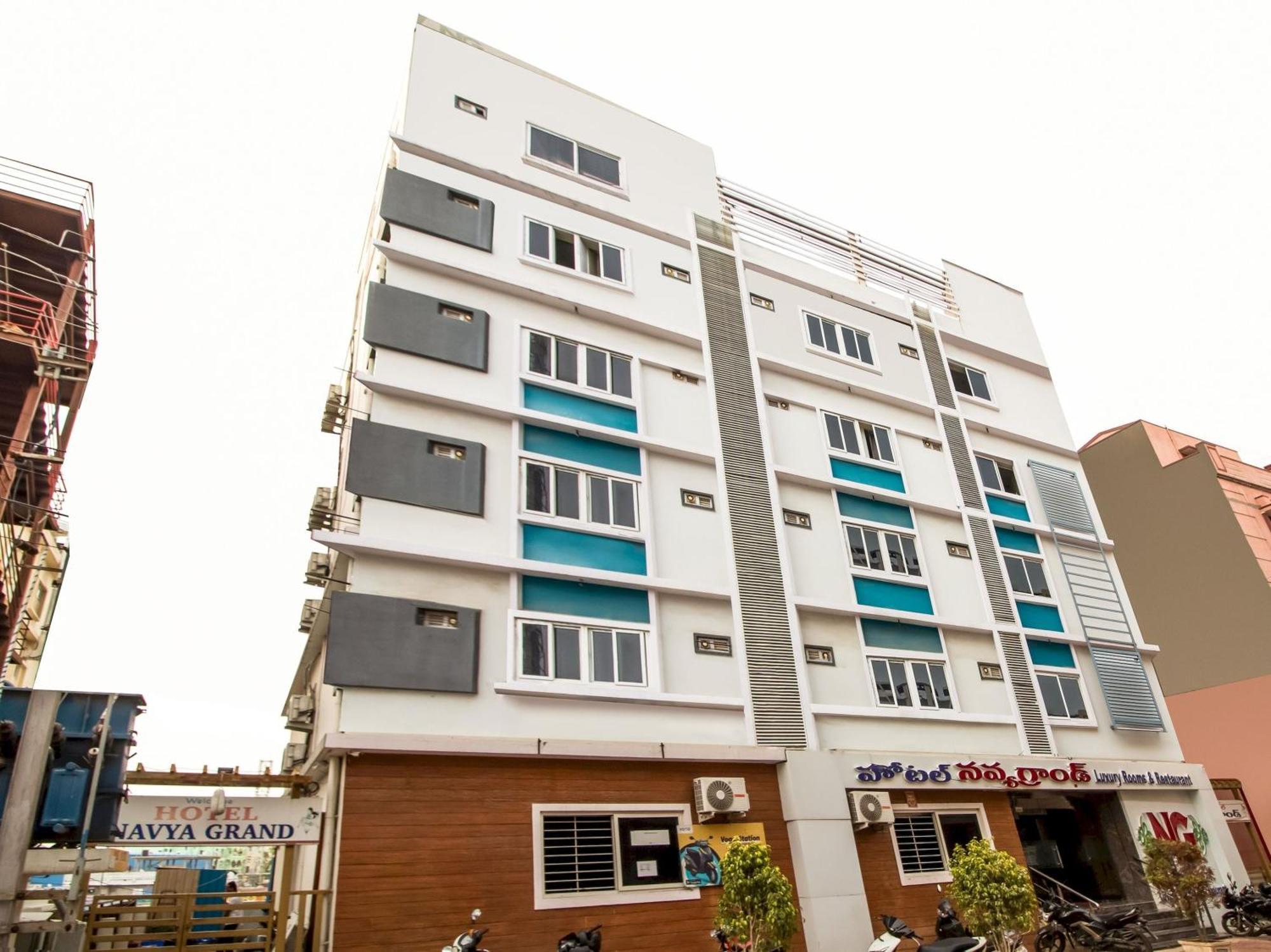 Hotel Capital O Sri Navya Grand Near Nexus Hyderabad Exterior foto