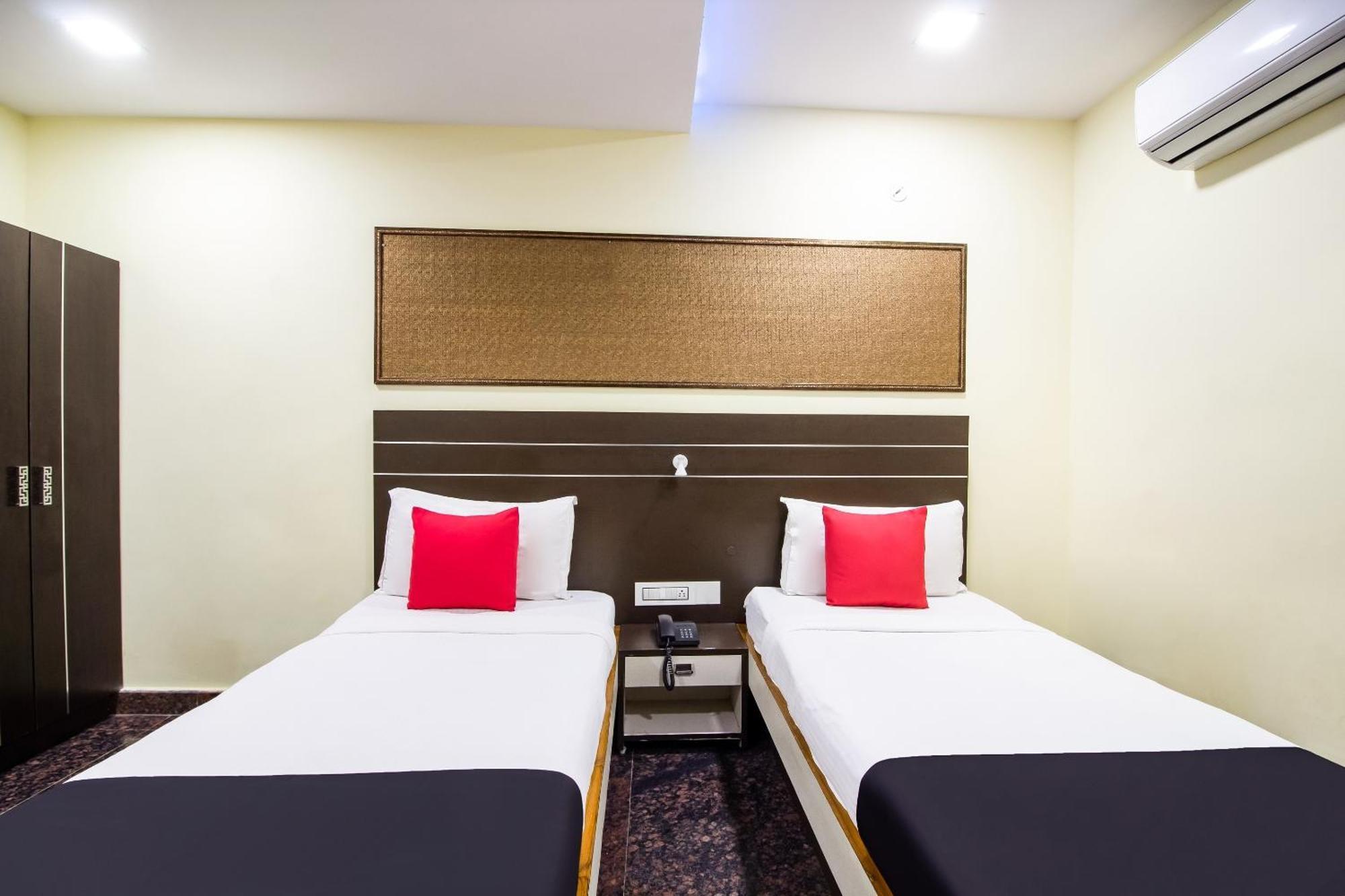 Hotel Capital O Sri Navya Grand Near Nexus Hyderabad Exterior foto