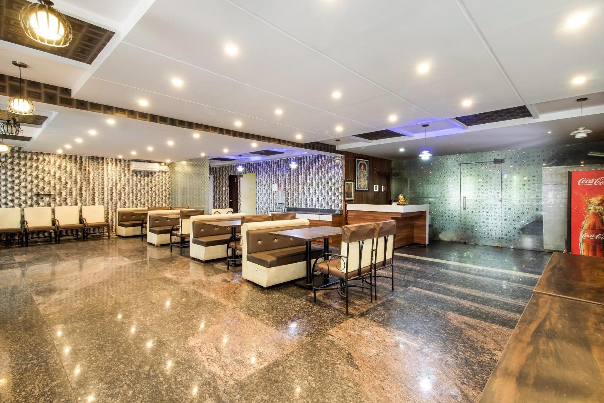 Hotel Capital O Sri Navya Grand Near Nexus Hyderabad Exterior foto