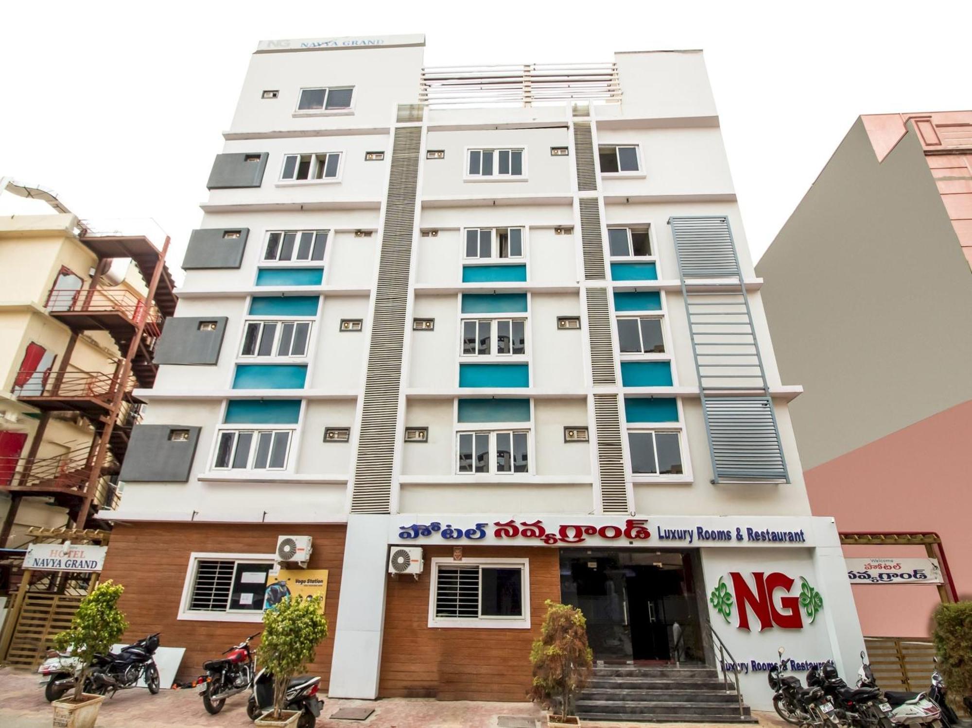 Hotel Capital O Sri Navya Grand Near Nexus Hyderabad Exterior foto
