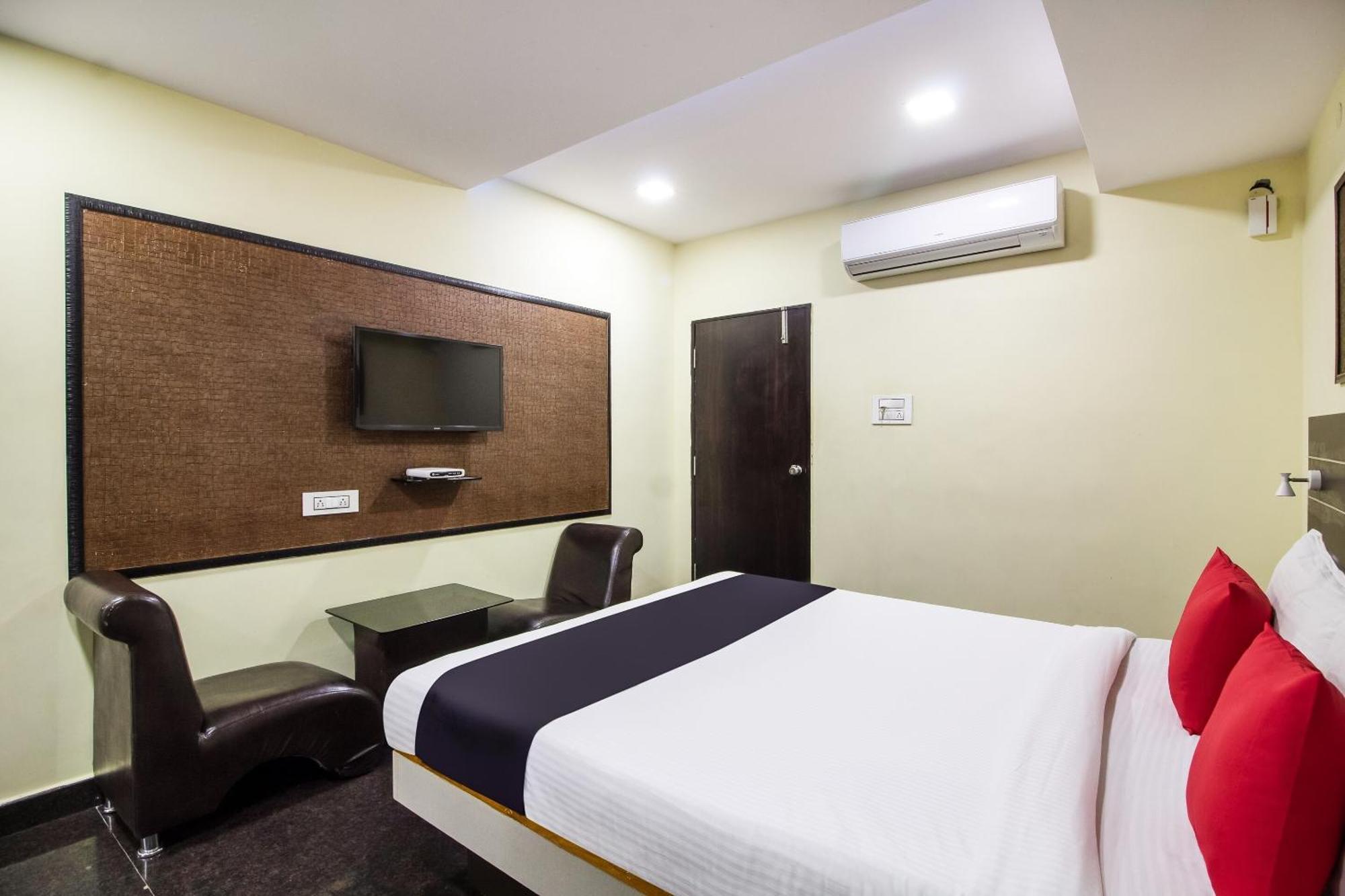 Hotel Capital O Sri Navya Grand Near Nexus Hyderabad Exterior foto