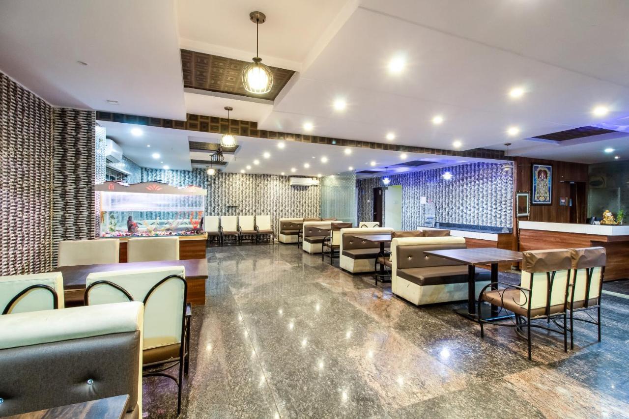 Hotel Capital O Sri Navya Grand Near Nexus Hyderabad Exterior foto